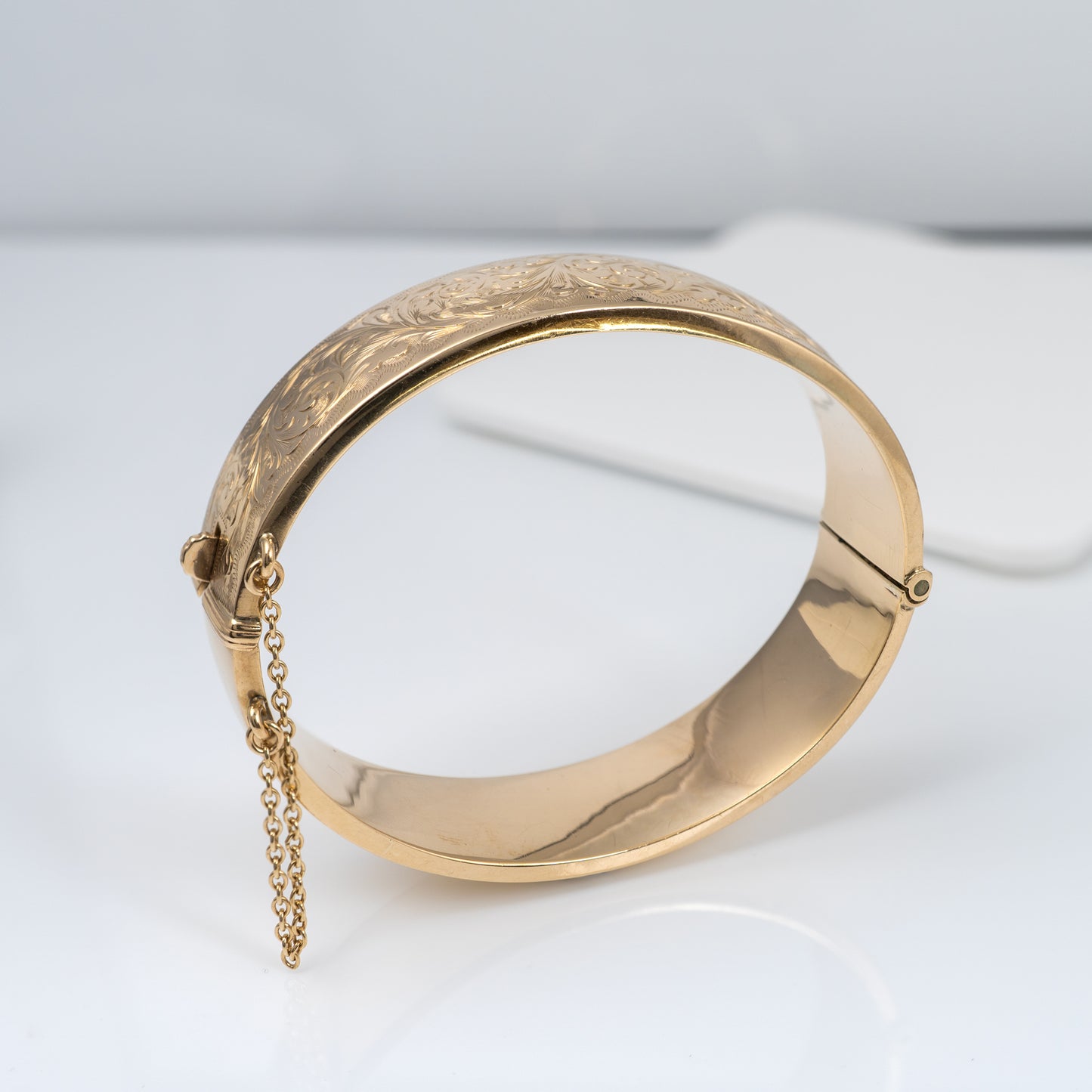 vintage gold bangle bracelet side 