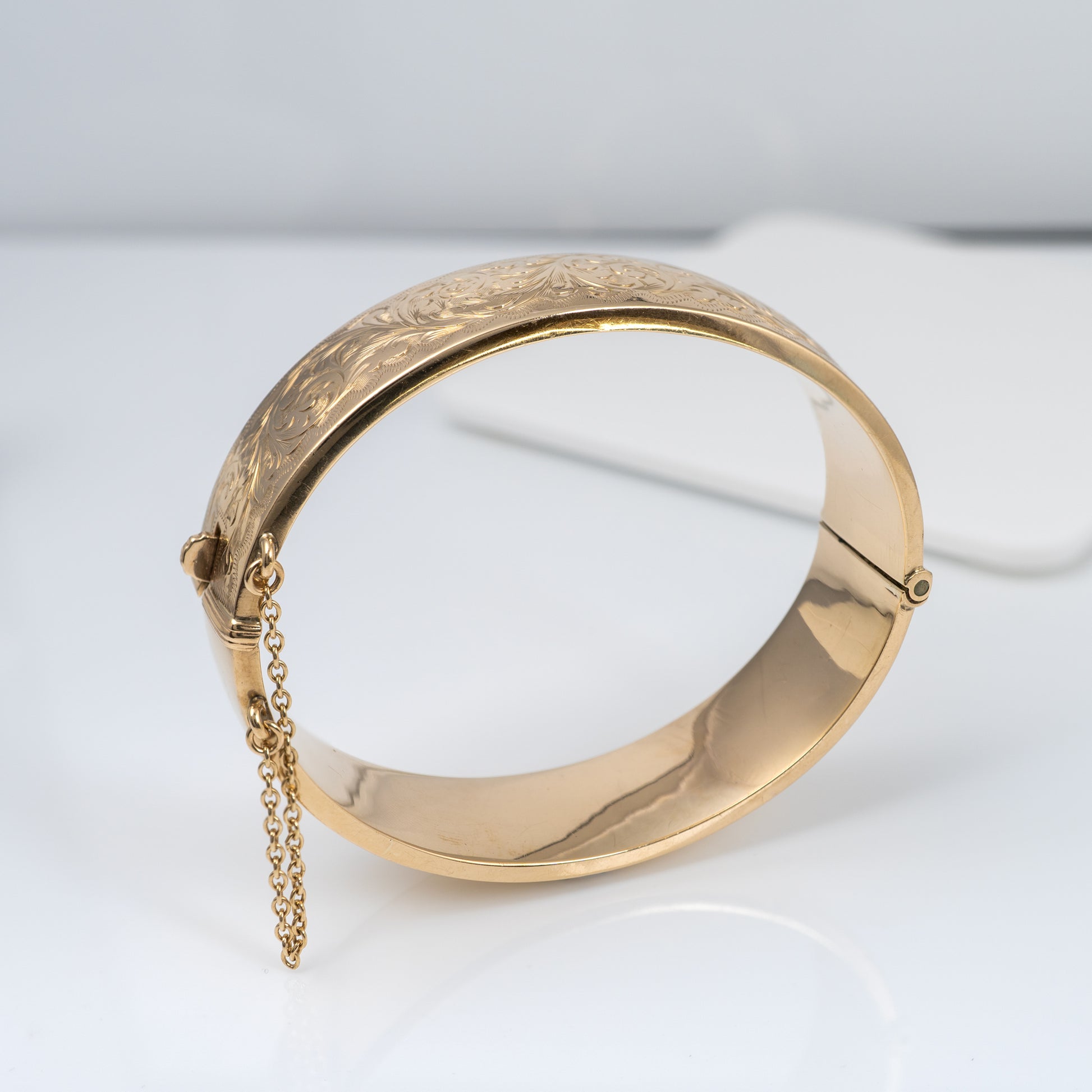 vintage gold bangle bracelet side 
