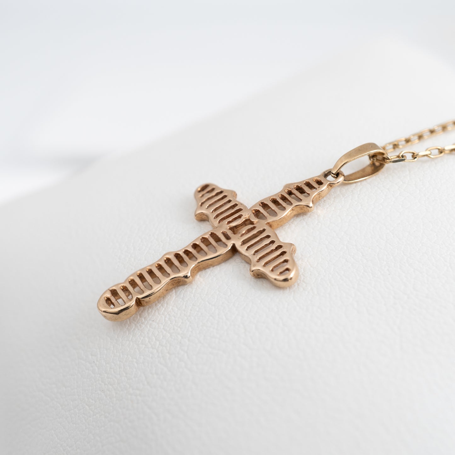 vintage 9ct gold crucifix necklace side view 