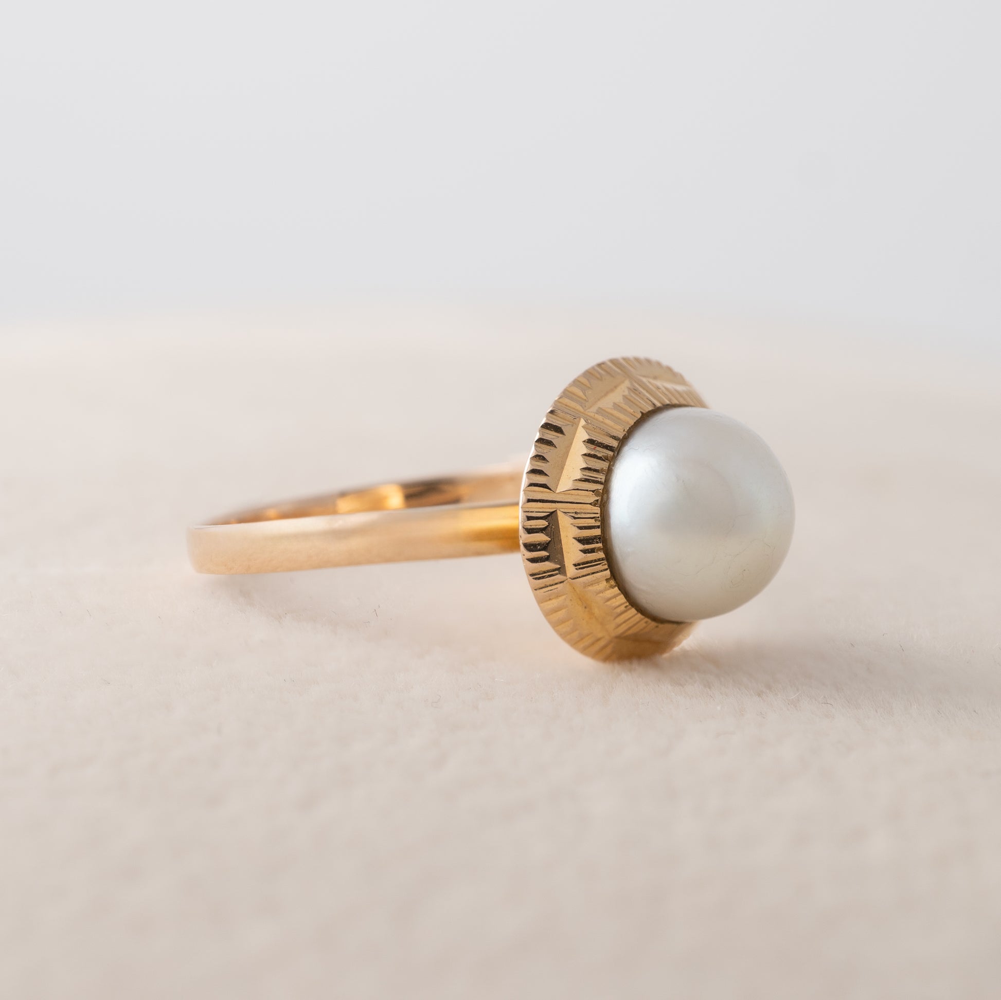 Side view showing the height of the pearl ring