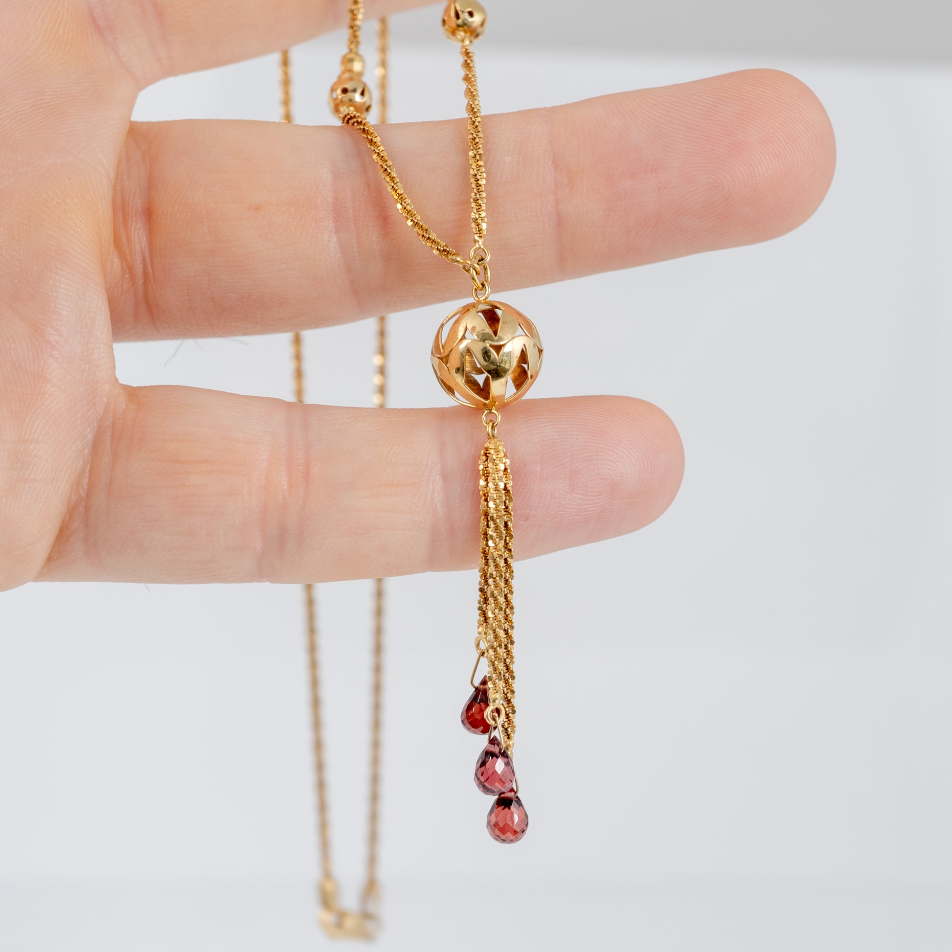 Pre-owned Garnet Lariat Necklace in Yellow Gold - Hunters Fine Jewellery