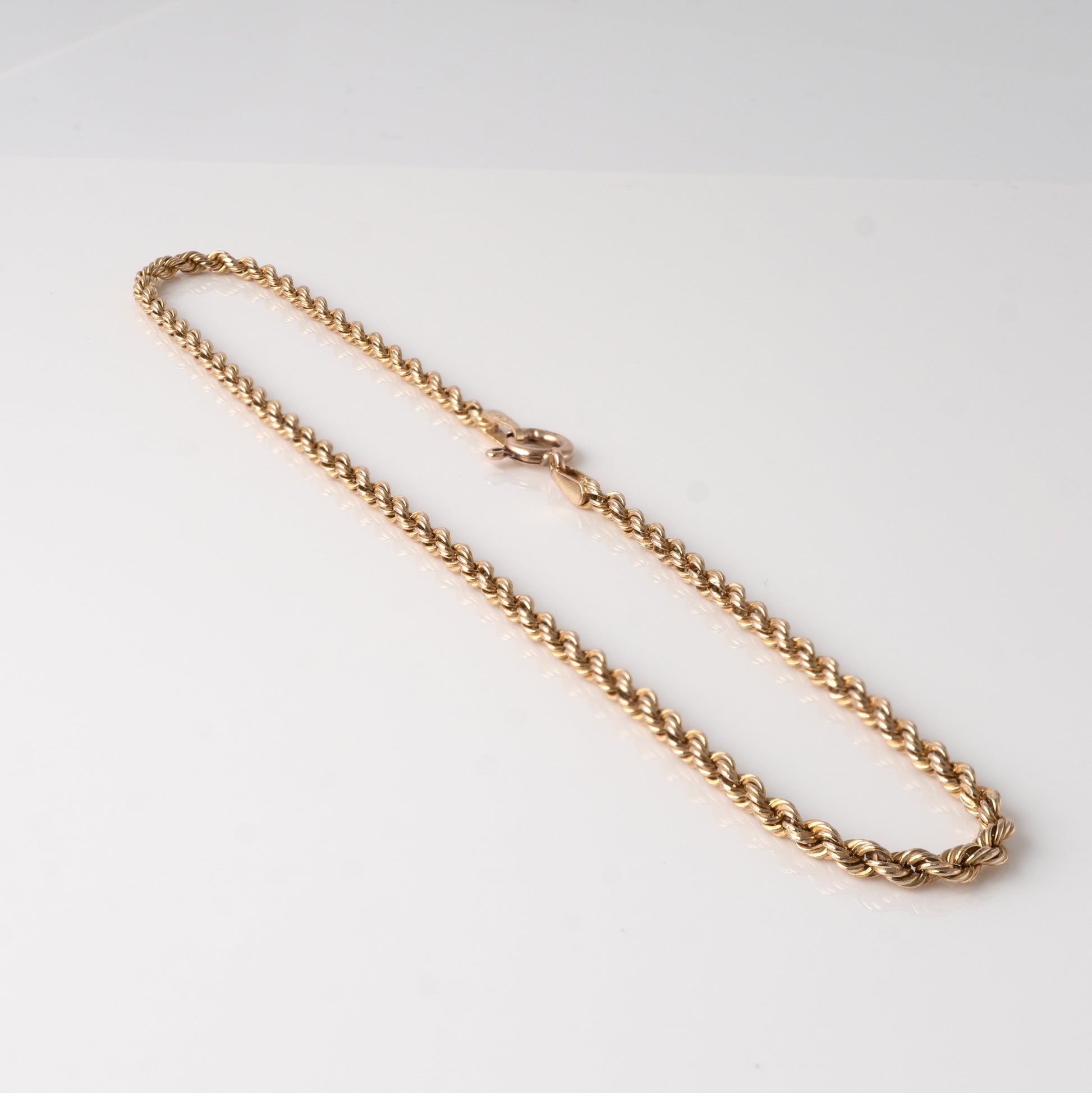 Full-length view of the 375 gold rope chain bracelet, twisted rope style – Hunters Fine Jewellery.