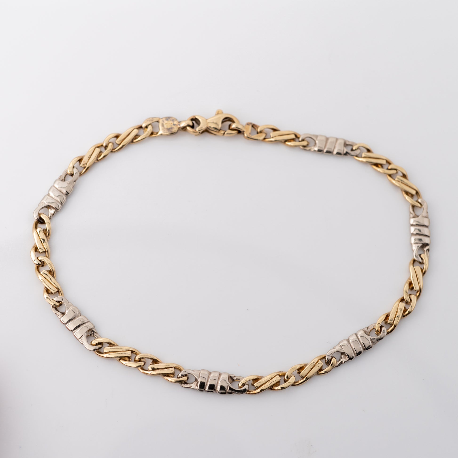 womens vintage 9ct figaro bracelet gold chain showing white gold connectors and lobster clasp