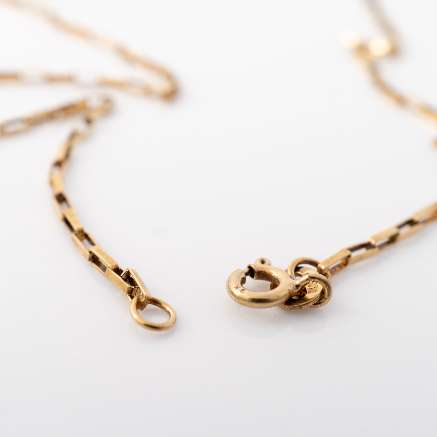 vintage gold paperclip chain necklace showing the closure 