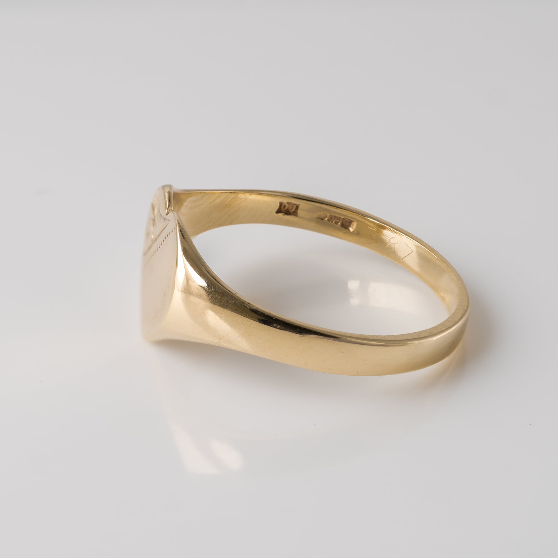 375 gold heart signet ring – close-up of hallmarked inner band and tapered design.