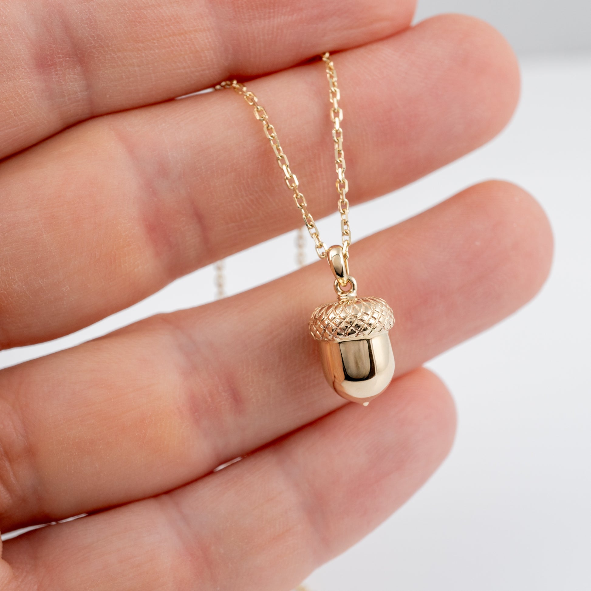 yellow gold acorn necklace autumnal gift ideas