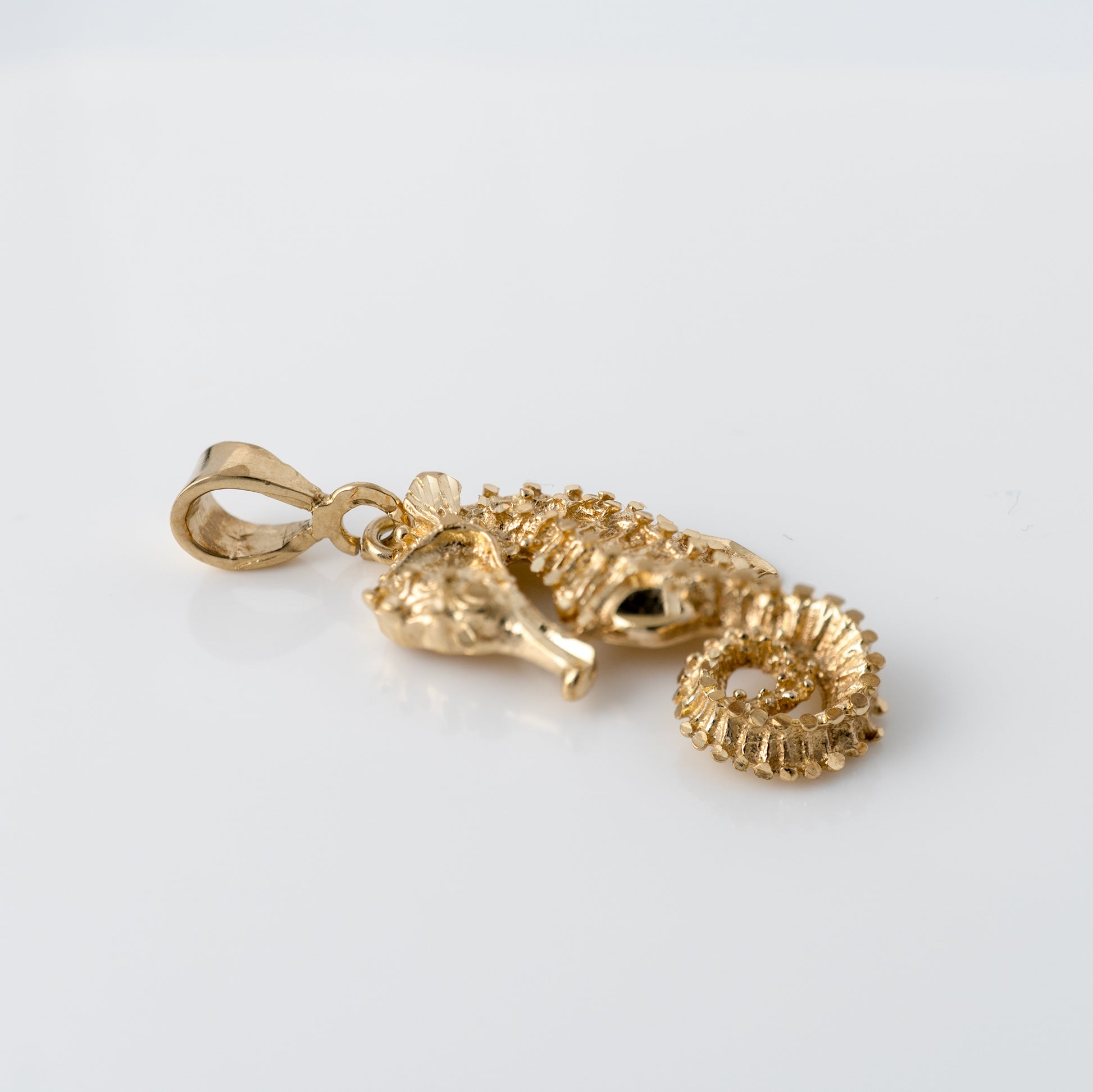 solid gold seahorse pendant with flat bail