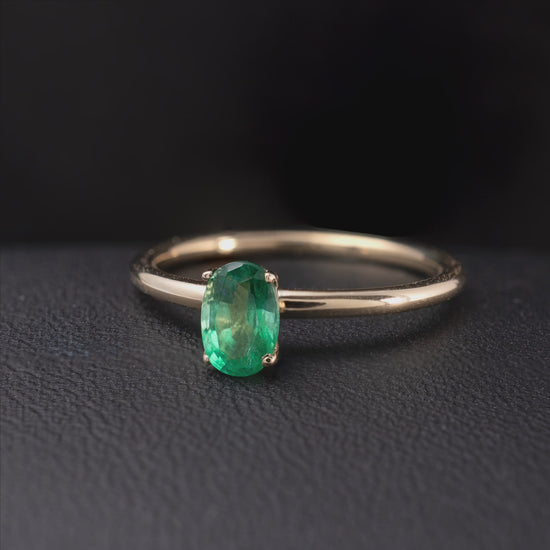 oval emerald ring yellow gold