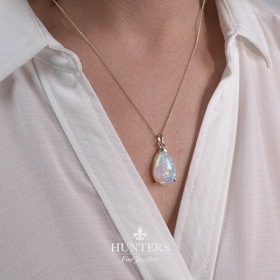 woman wearing teardrop opal pendant