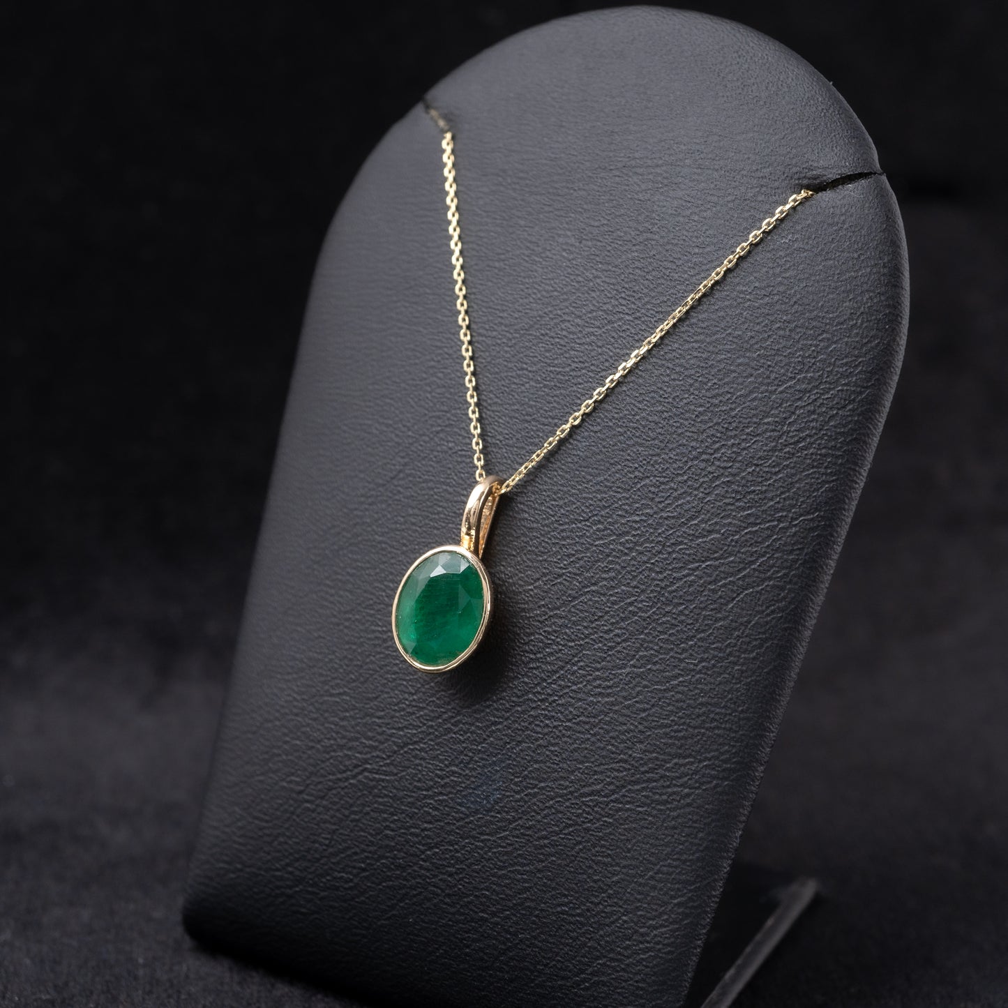 emerald necklace yellow gold