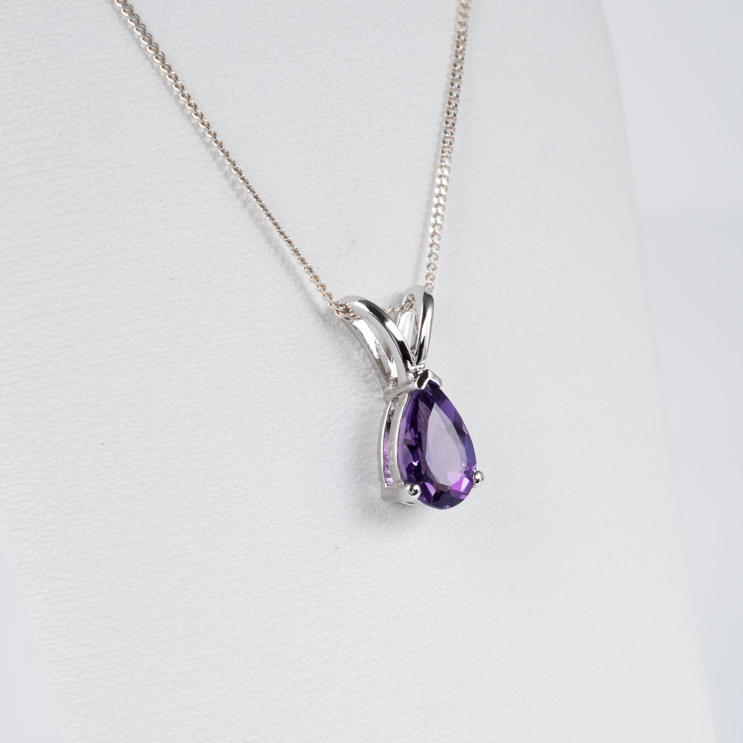 amethyst-silver-necklace-side angle showing the silver setting